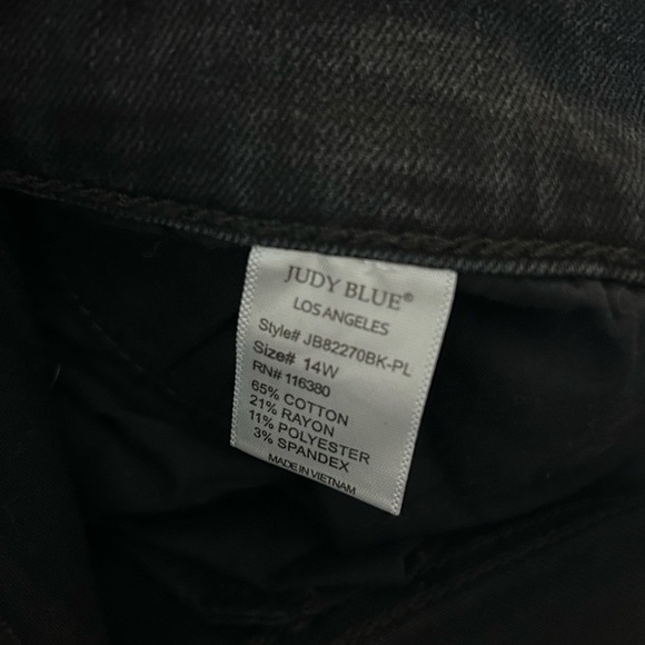 New! Judy Blue High Rise Distressed Skinny Fit Denim Jean Capri Womens S… - Picture 12 of 15